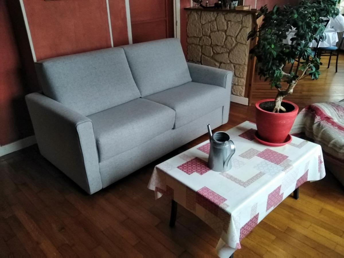 Chambre Meublee Au Coeur De Ville - Chez L'Habitant Le Creusot Exterior foto