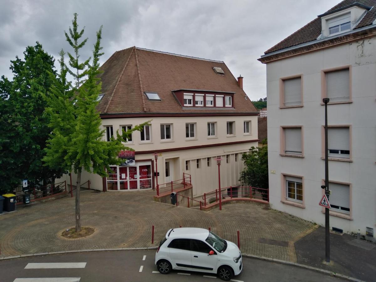 Chambre Meublee Au Coeur De Ville - Chez L'Habitant Le Creusot Exterior foto