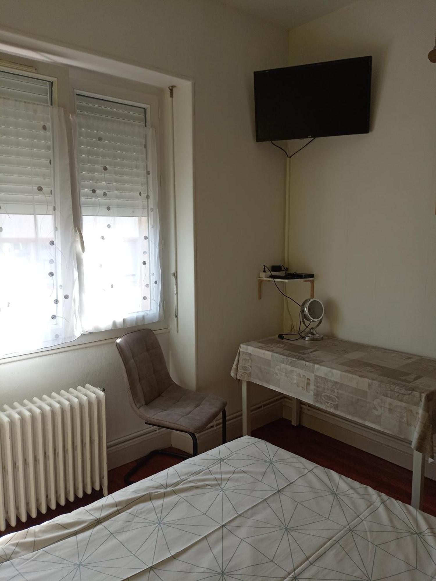 Chambre Meublee Au Coeur De Ville - Chez L'Habitant Le Creusot Exterior foto